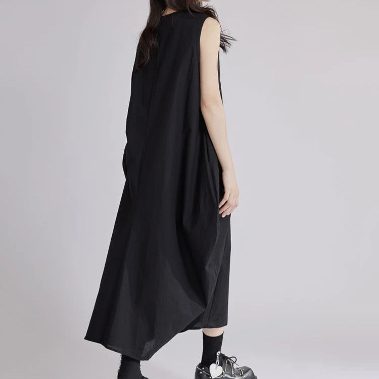 Sleeveless Black Cargo Maxi Dress with Oversized Pockets – Edgy Minimalist Look-SimpleModerne