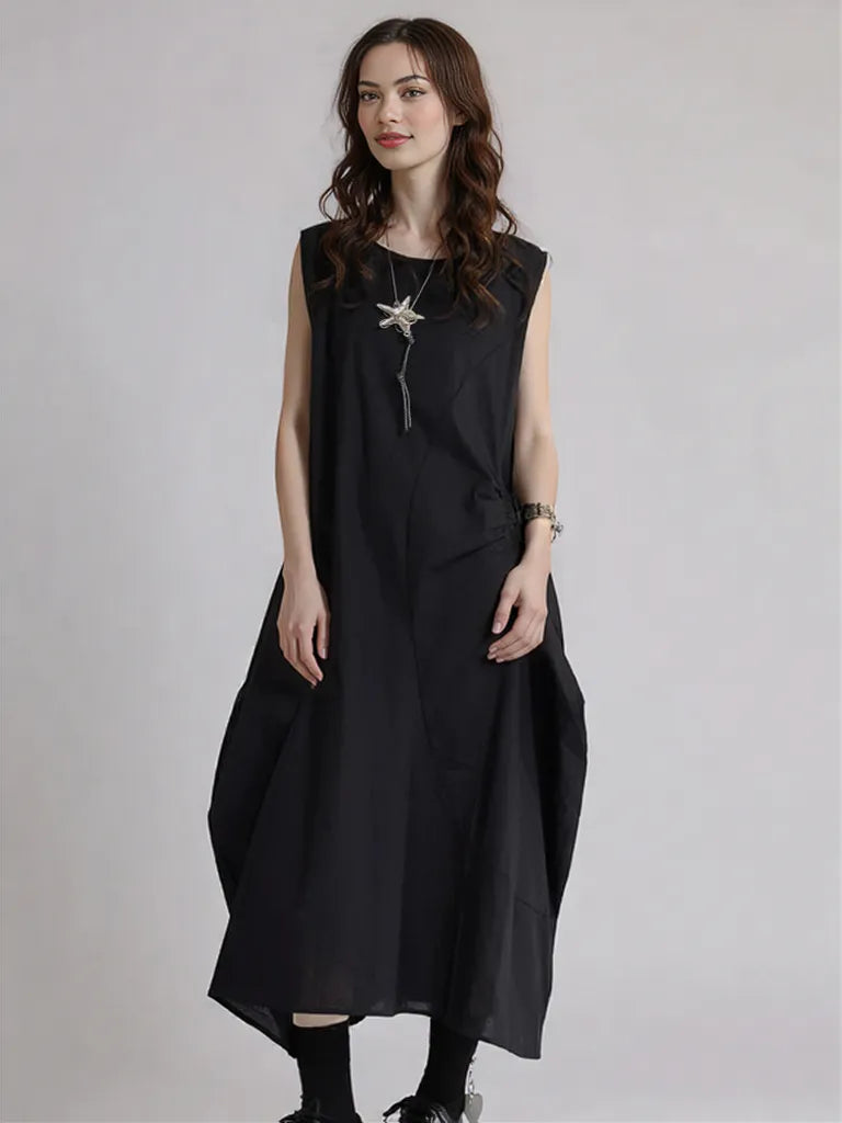 Sleeveless Black Cargo Maxi Dress with Oversized Pockets – Edgy Minimalist Look-SimpleModerne