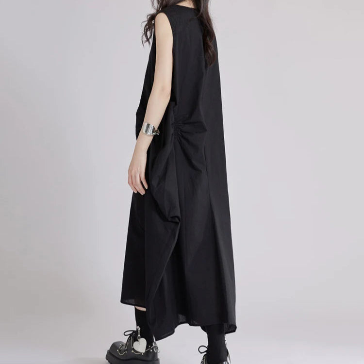 Sleeveless Black Cargo Maxi Dress with Oversized Pockets – Edgy Minimalist Look-SimpleModerne