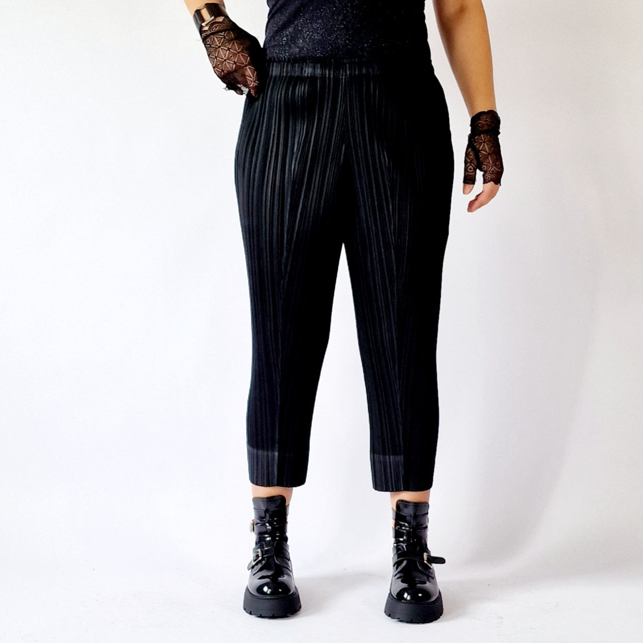 Simple Moderne Pleated Capri Trousers-SimpleModerne