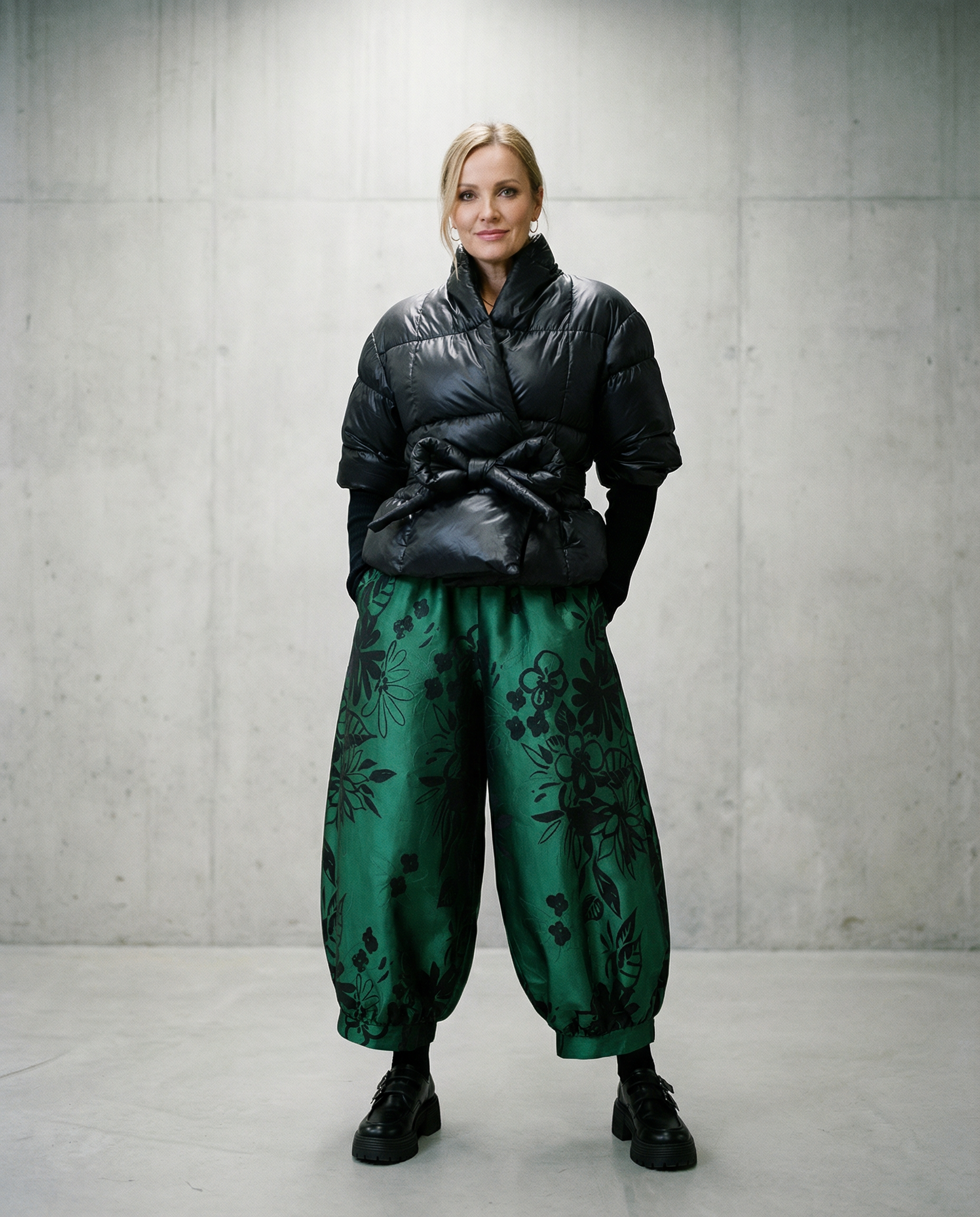 Elegant Floral Lantern Pants in Green with Pocket Detail – Relaxed Fit for Modern Style-SimpleModerne