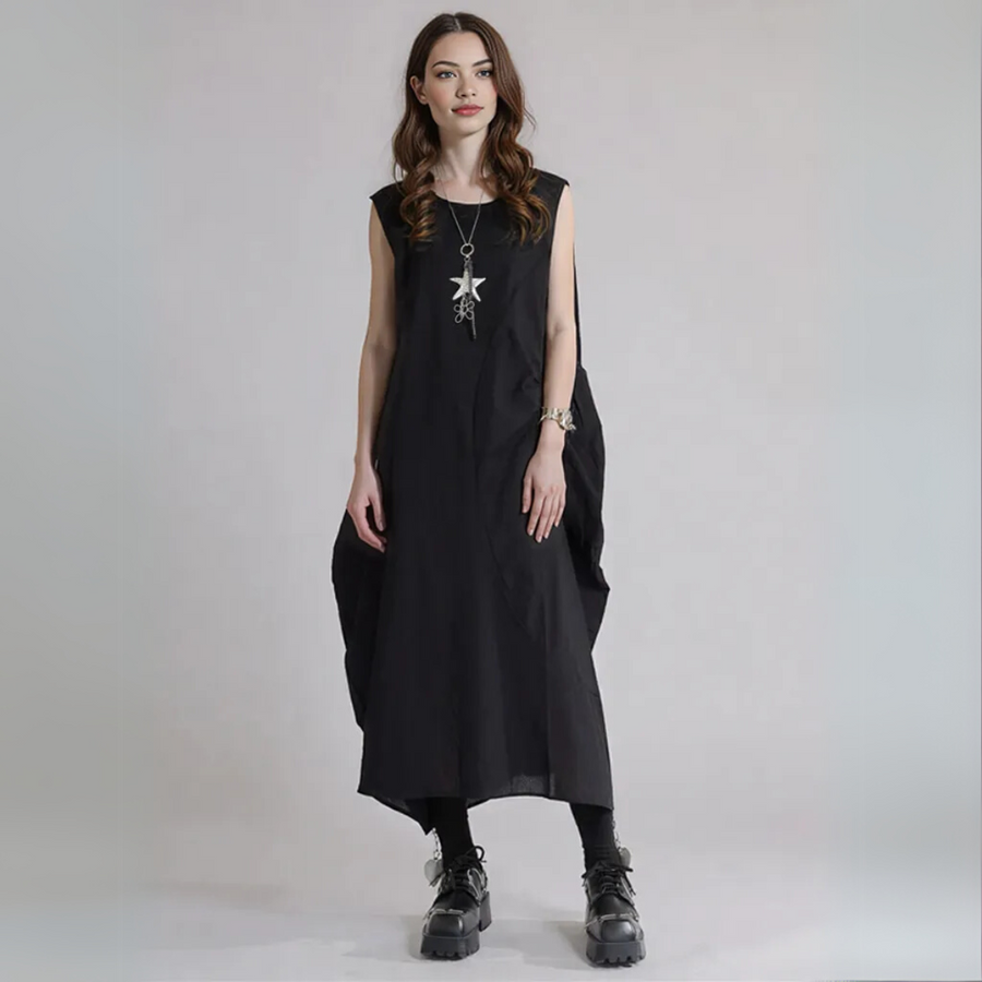Sleeveless Black Cargo Maxi Dress with Oversized Pockets – Edgy Minimalist Look