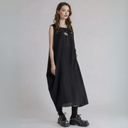 Sleeveless Black Cargo Maxi Dress with Oversized Pockets – Edgy Minimalist Look