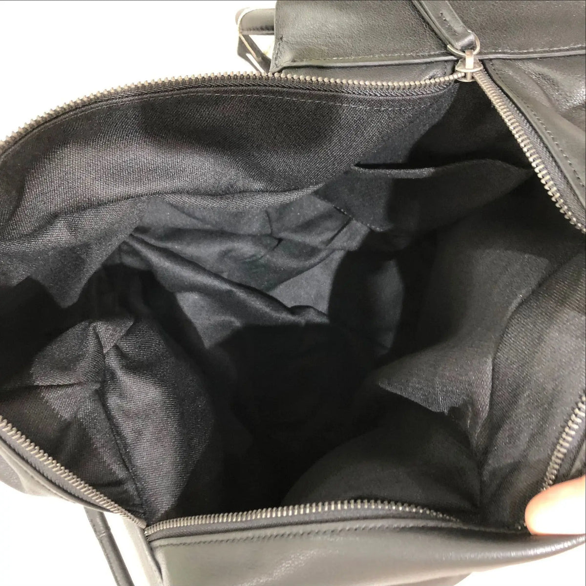 Oversized Genuine Leather Tote Bag – Funky Zip Detail & Round Handles-SimpleModerne