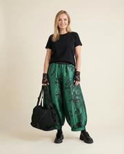 Elegant Floral Lantern Pants in Green with Pocket Detail – Relaxed Fit for Modern Style-SimpleModerne