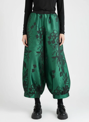 Elegant Floral Lantern Pants in Green with Pocket Detail – Relaxed Fit for Modern Style-SimpleModerne