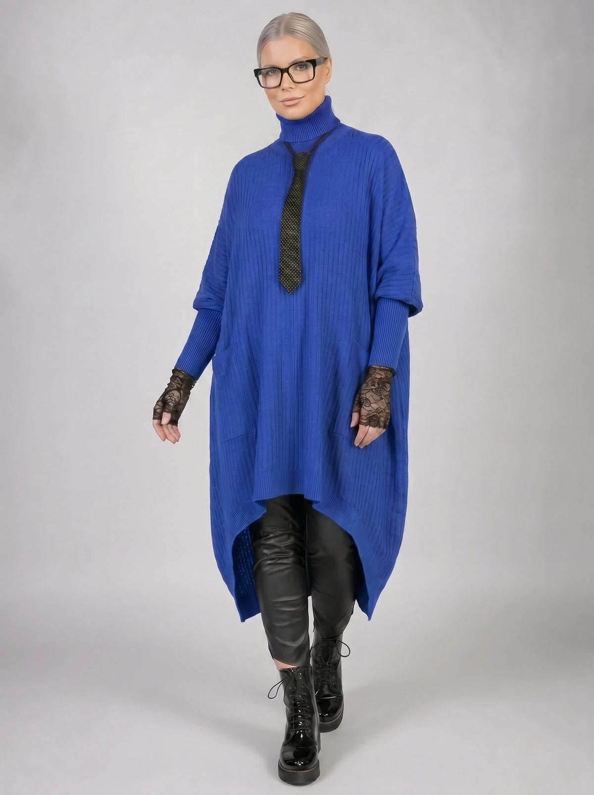 Urban Meets Urban Laisvalaikio Nuotaka Oversize Fit Blue Sweater-SimpleModerne