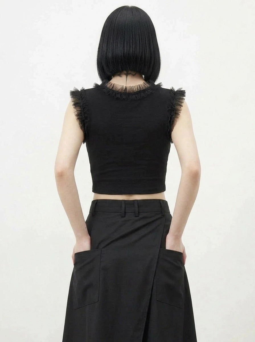 Ruffle Edge Crop Top – Casual Minimal Goth-SimpleModerne