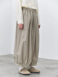 Relaxed Balloon Trousers – Soft Khaki-SimpleModerne