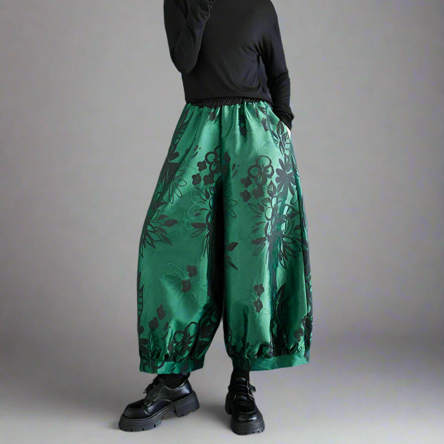 Elegant Floral Lantern Pants in Green with Pocket Detail – Relaxed Fit for Modern Style-SimpleModerne
