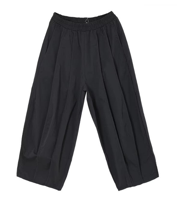 Bold Design Balloon Trousers with Relaxed Fit and Pleated Details