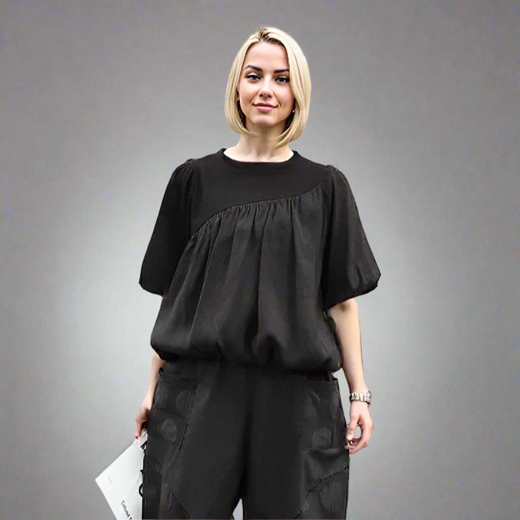 Asymmetric Gathered Bubble Top – Black-SimpleModerne