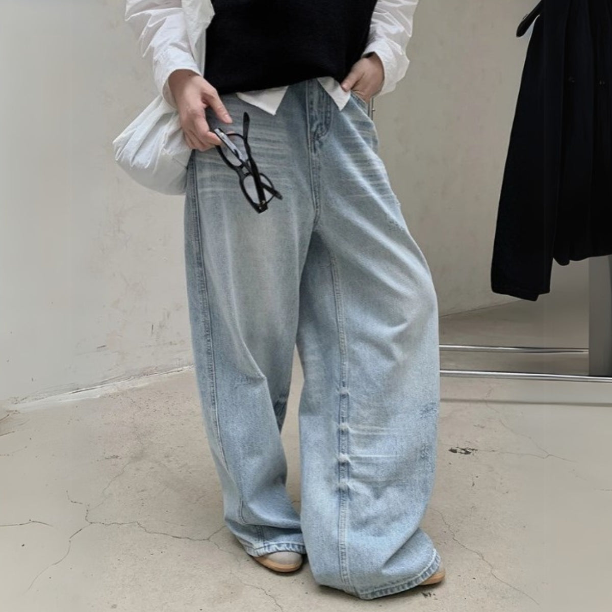 Wide-Legged Light Wash Jeans-SimpleModerne