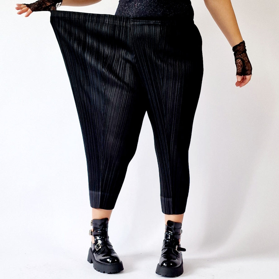 Simple Moderne Pleated Capri Trousers-SimpleModerne