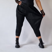 Simple Moderne Pleated Capri Trousers-SimpleModerne