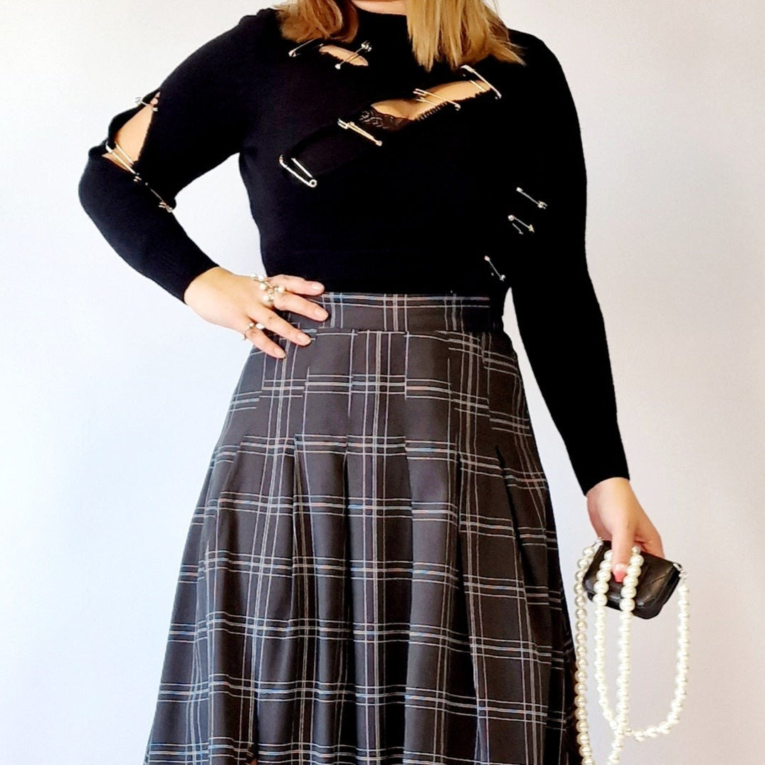 Casual Minimal Goth Pin It Sweater-SimpleModerne