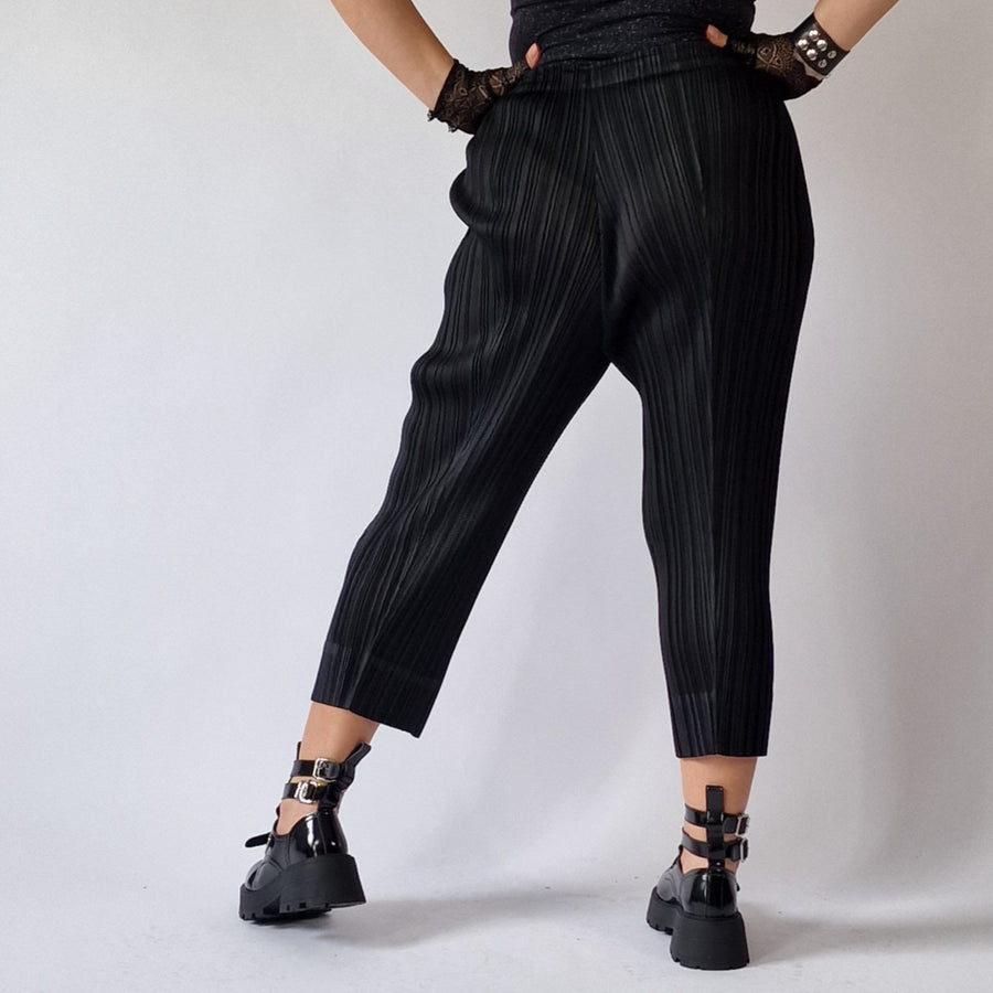 Simple Moderne Pleated Capri Trousers-SimpleModerne