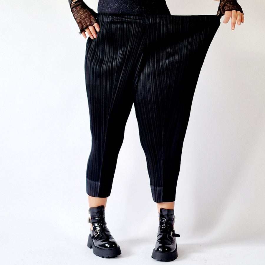 Simple Moderne Pleated Capri Trousers-SimpleModerne