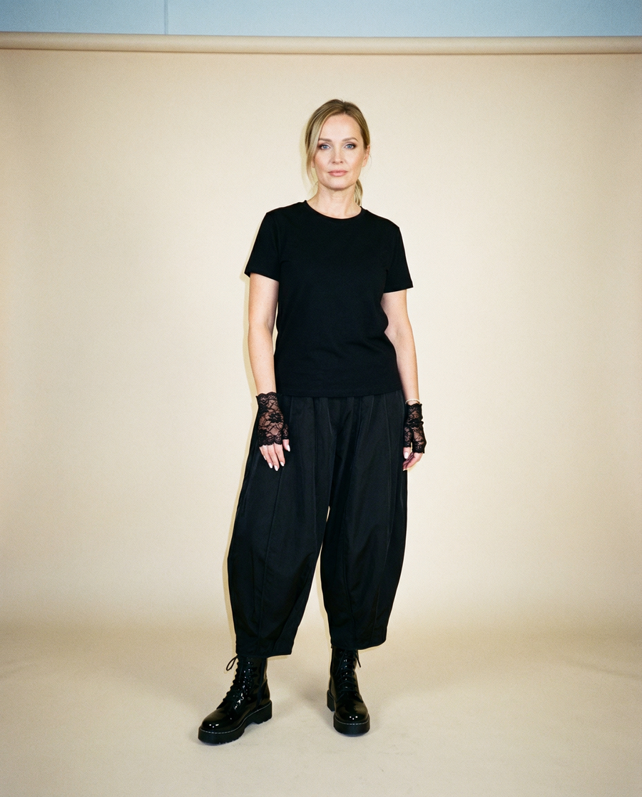 Bold Design Balloon Trousers with Relaxed Fit and Pleated Details