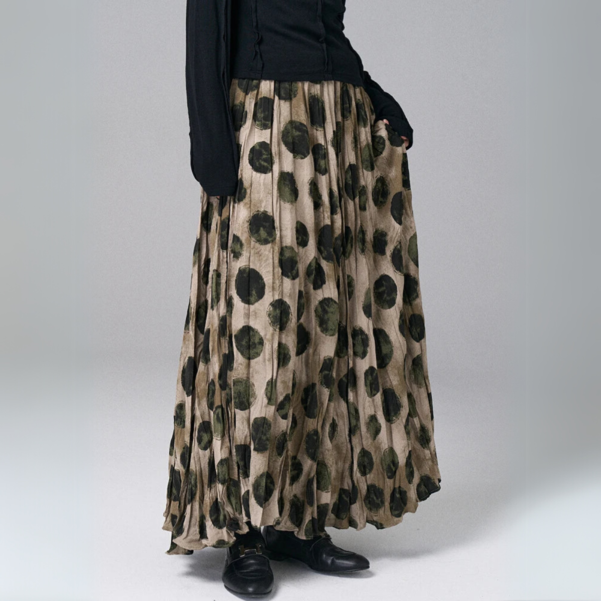 Vintage-Inspired Pleated Maxi Skirt – Earthy Tones, Abstract Polka Dots, High-Waist-SimpleModerne
