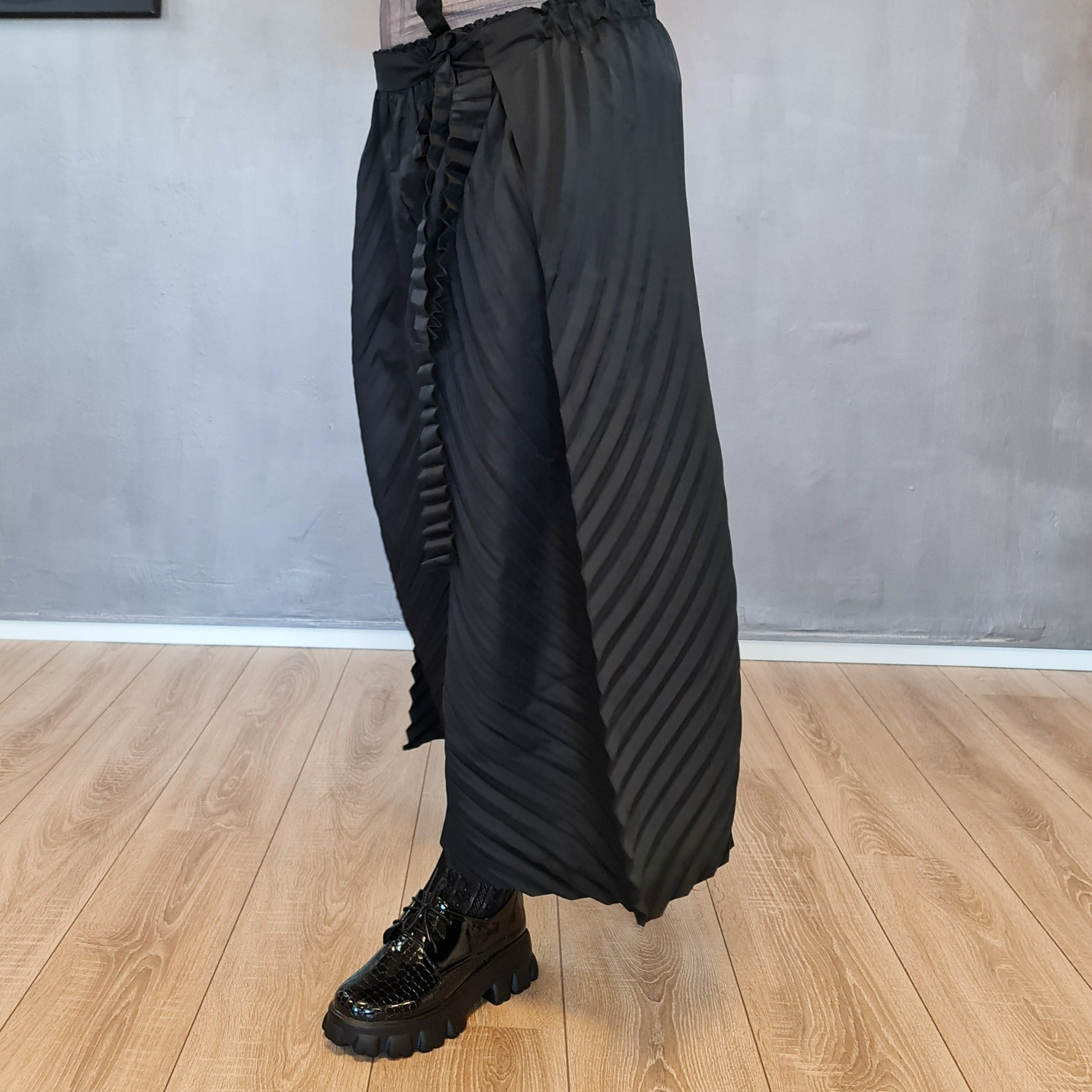 Casual Minimal Goth Regular Irregular Wide Legged Pants-SimpleModerne